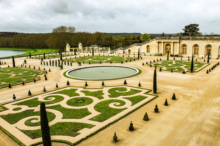 Image of the beautiful Gardens of Versailles