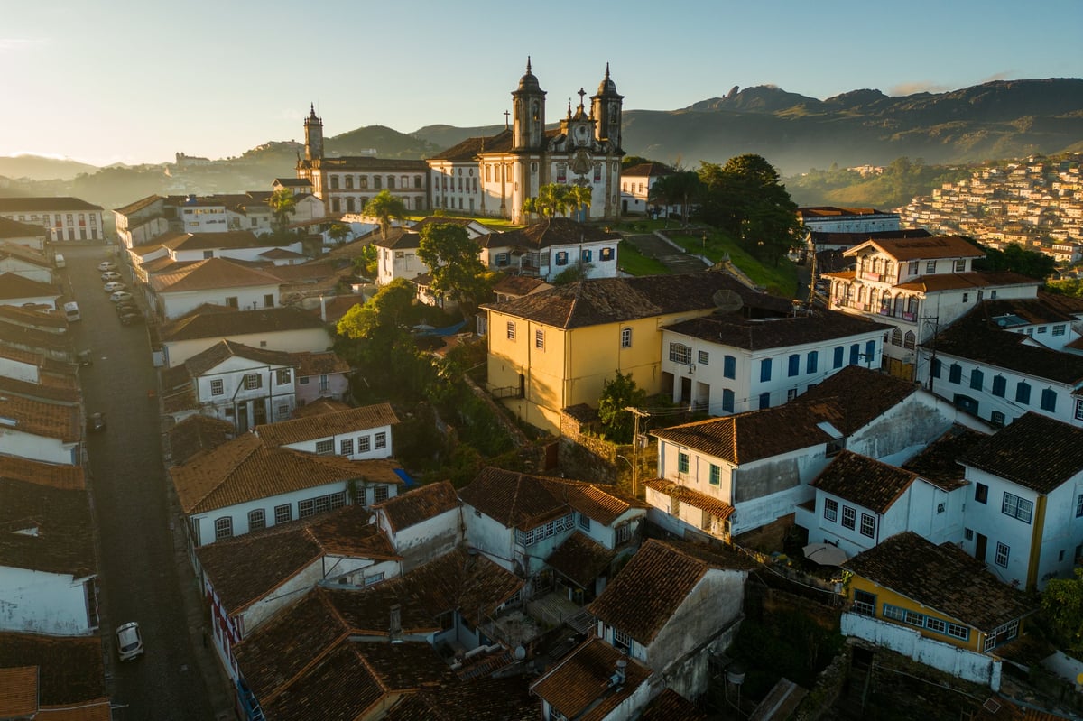 Amanecer dorado sobre San Cristóbal de las Casas